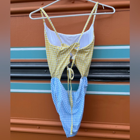 *NWT* Bloomingdale’s Gingham Cut-Out One Piece Swim - Picture 3 of 6